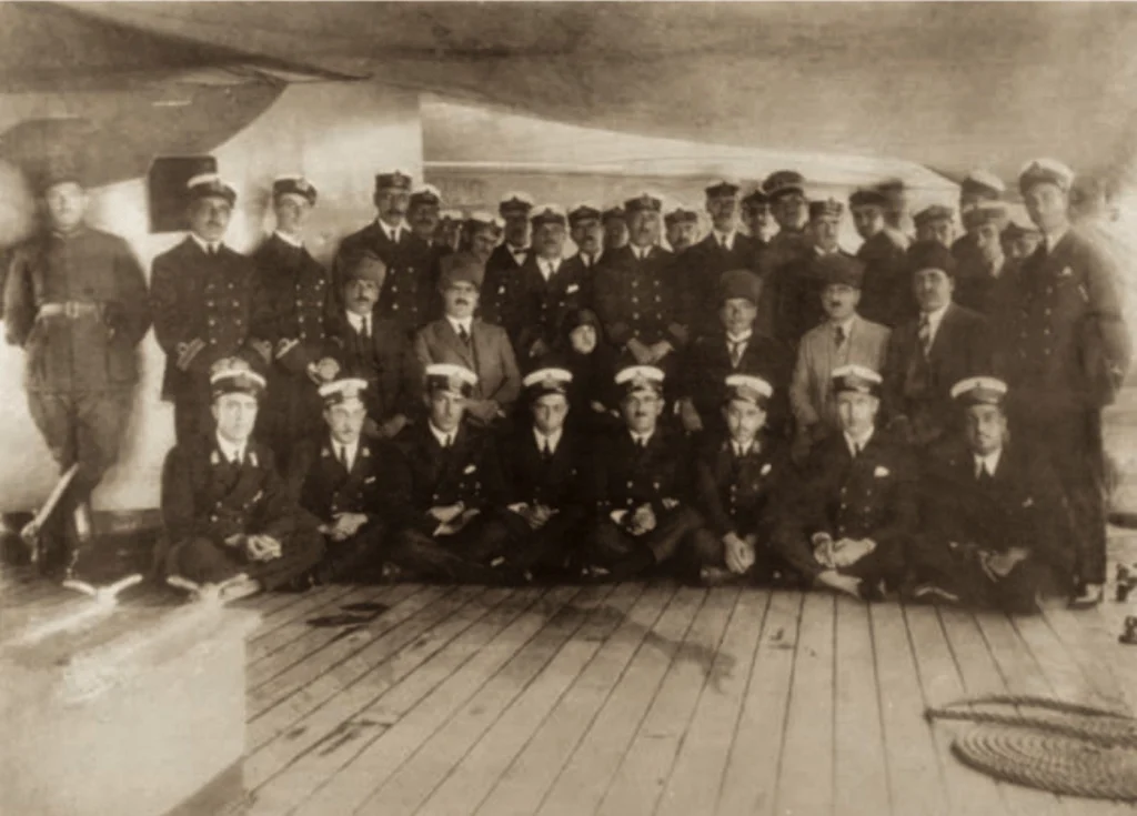 Mustafa Kemal Atatürk ve Hamidiye mürettebatı, Samsun, 20 Eylül 1924.